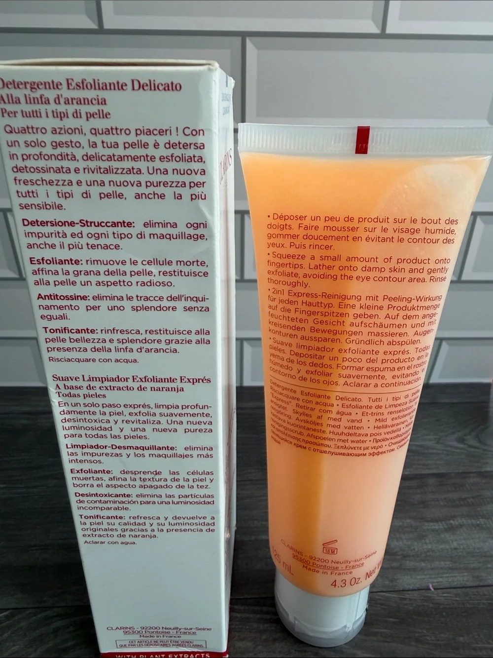 Clarins One-Step Gentle Exfoliating Cleanser – Orange